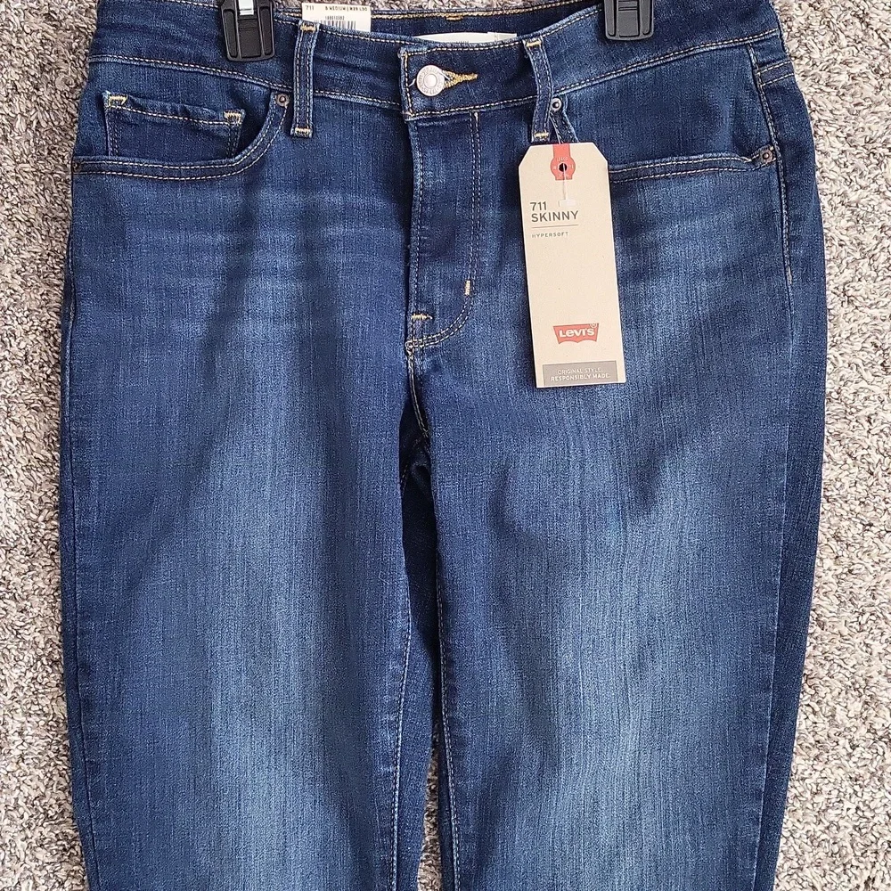 SALE--Levi's Women's Dark Blue Rinse 711 Skinny Jeans - Picture 7 of 11